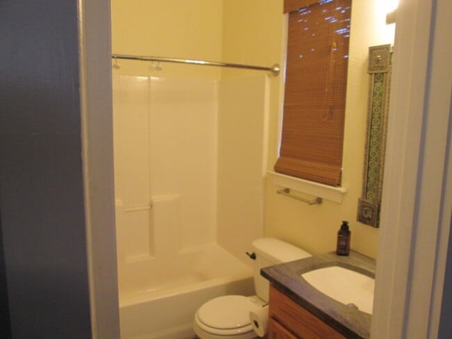 Building Photo - Cute Casita Close to Downtown/Old Town/Saw...