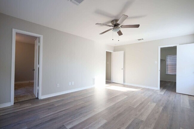 Building Photo - 9519 Braun Square