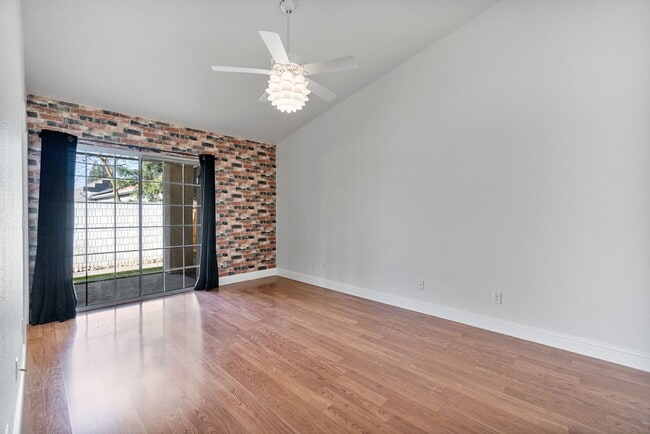 Building Photo - 8884 N Del Mar Ave