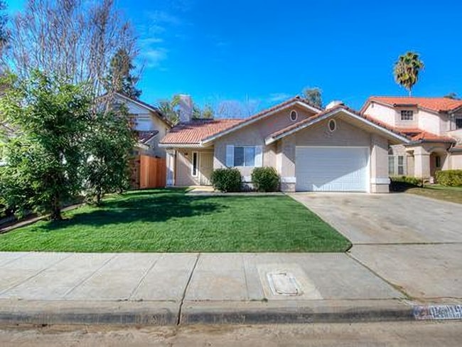 Primary Photo - 8805 N Barton Ave