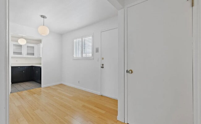Building Photo - Are you a Bay Area foodie? A cyclist? Or a...