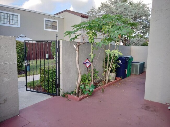 Building Photo - 10520 SW 153rd Ct