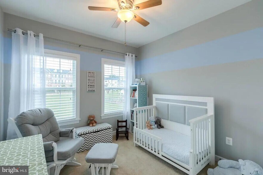 Second Bedroom - Top Floor - 1717 Taymount Ter NE