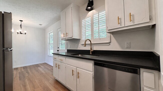 Building Photo - 6710 Pirkle Dr