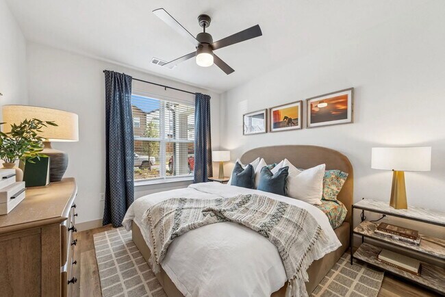 Building Photo - 4424 Janssen Ave