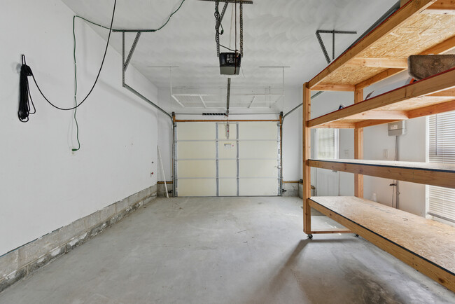 Building Photo - 1023 Snead Dr