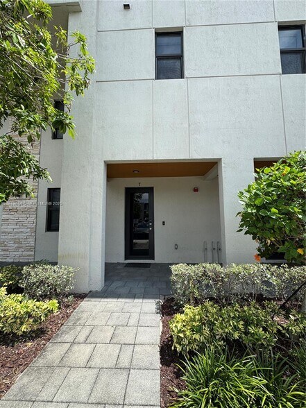 Building Photo - 10419 NW 82nd St
