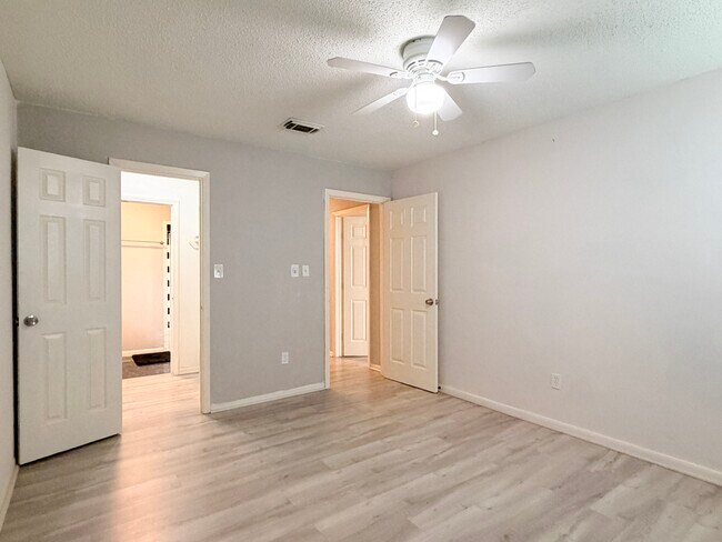 Building Photo - 6506 Briar Glade Dr