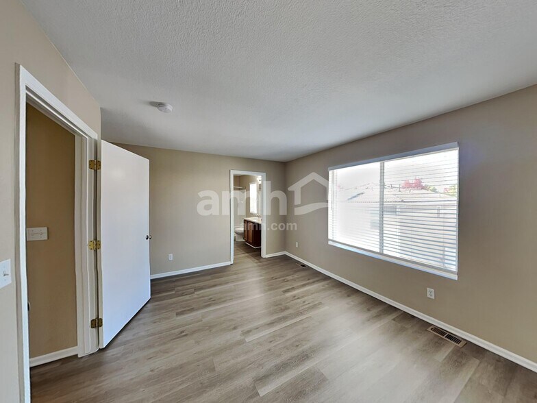 Building Photo - 5567 N Gibraltar St