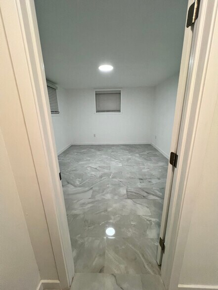 Building Photo - 706 S Greenthorn Ave