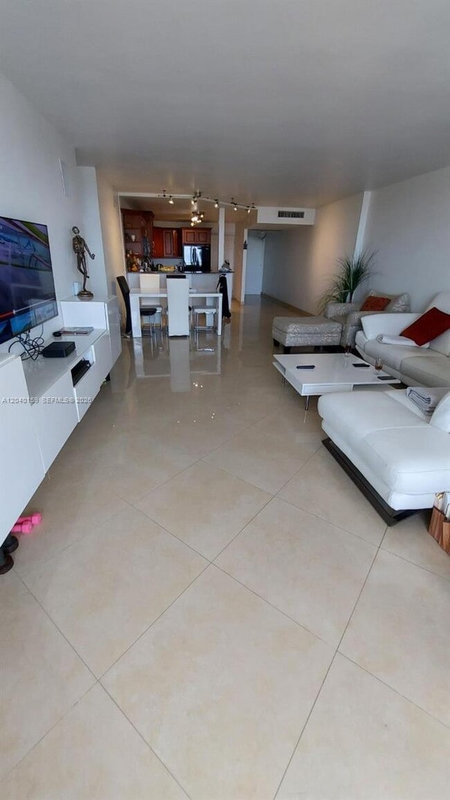 Building Photo - 3140 S Ocean Dr