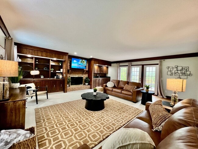 Building Photo - 7033 Willowood Dr