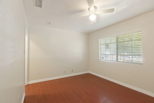 Building Photo - 15424 Mayall St