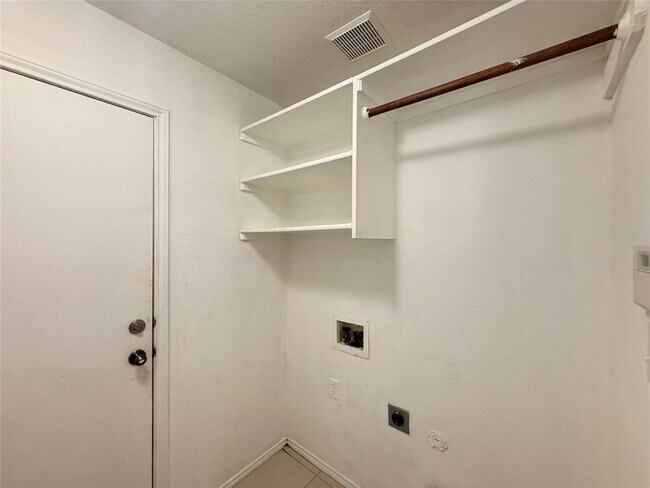 Building Photo - 708 Spring Brook Ln