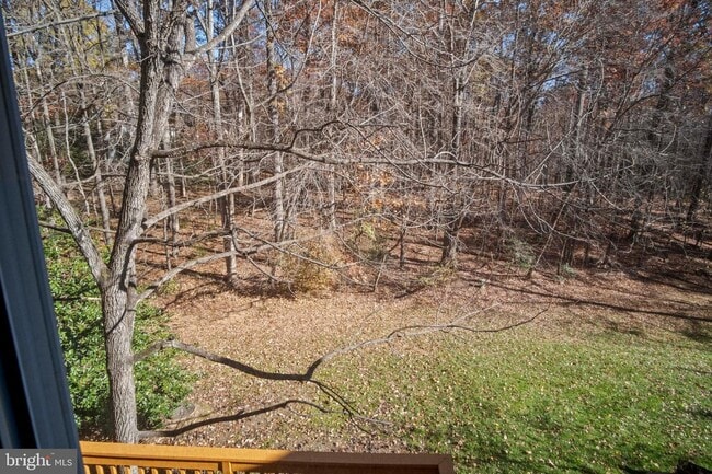 Building Photo - Charming Townhome with Modern Amenities