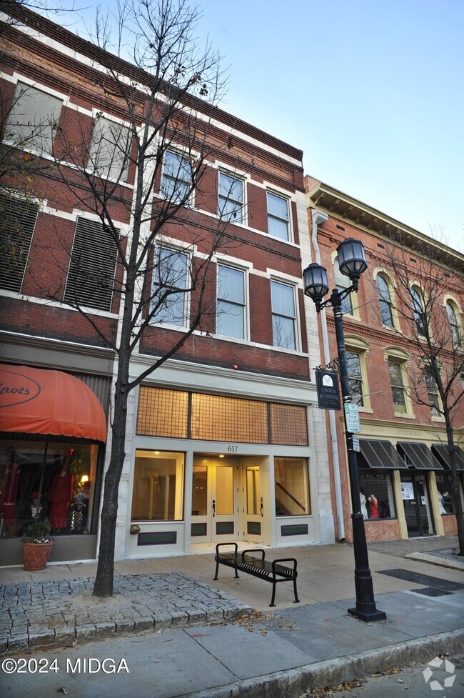 Building Photo - 617 Cherry St