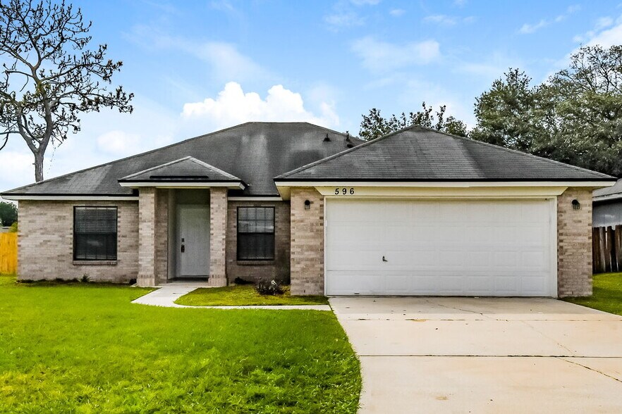 Primary Photo - 596 Artesian Ln