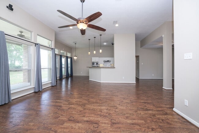 Building Photo - 105 Lawrence Marshall Dr