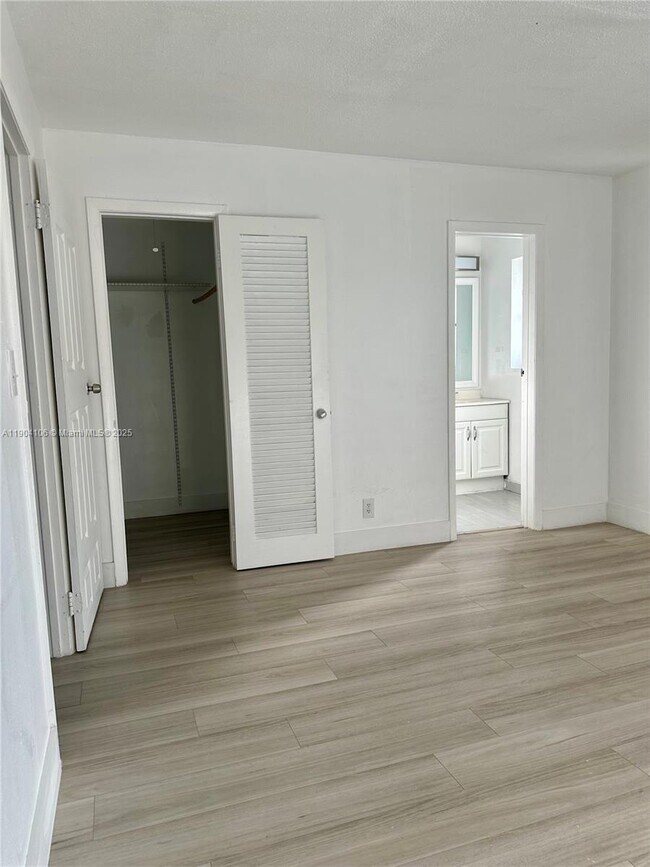 Building Photo - 515 SE 9th St