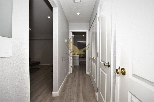 Building Photo - 5415 W Harmon Ave