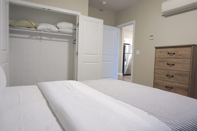 Building Photo - 140 Pearl St