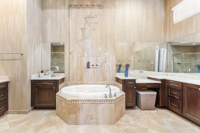 Building Photo - 16631 Chesapeake Bay Ct