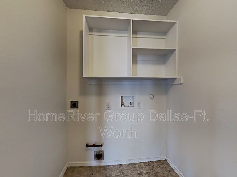 Building Photo - 7209 Chaucer Dr