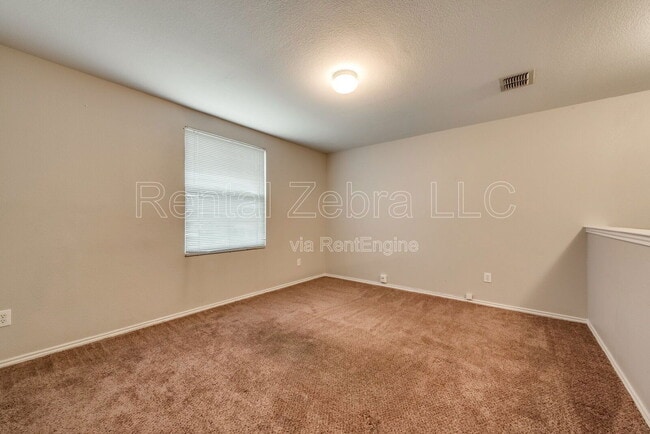 Building Photo - 2909 Goldenrod Dr