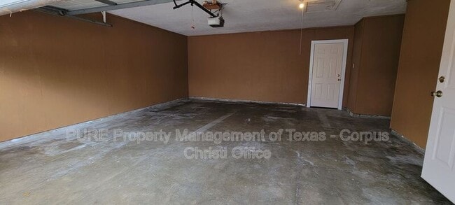 Building Photo - 2255 Lombardy Dr