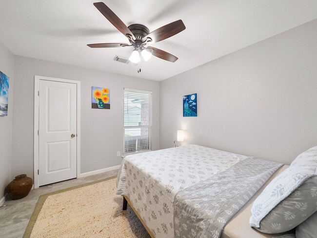 Building Photo - 5014 Mary Lou Dr