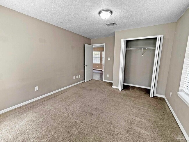 Building Photo - 7524 Sandy Creek Dr