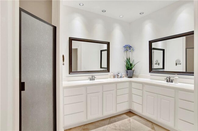 Building Photo - 16 Market St