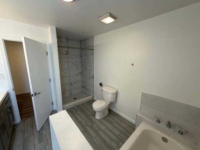 Building Photo - 1110 Mira Mar Ave