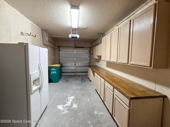 Building Photo - 1015 Venetian Dr