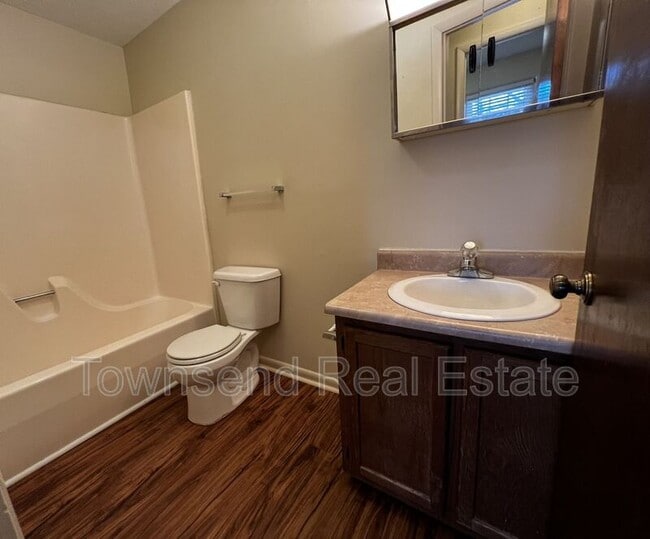 Building Photo - 2704 Helaman Ct