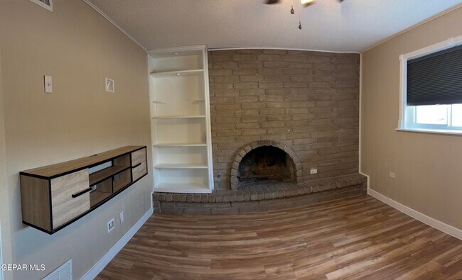 Building Photo - 5527 Carousel Dr