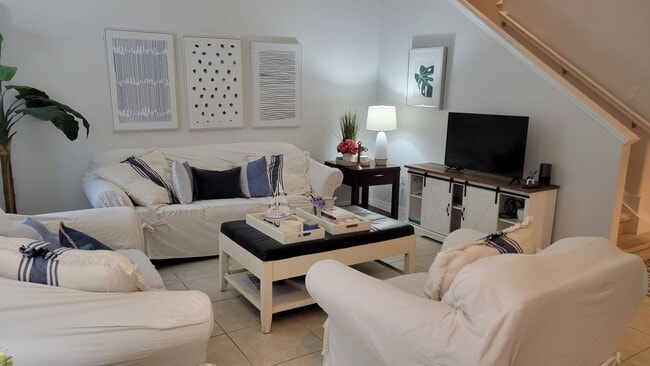 Building Photo - SEASONAL ONLY  3 bedroom, 2 1/2 bath townhome off University Parkway with water view