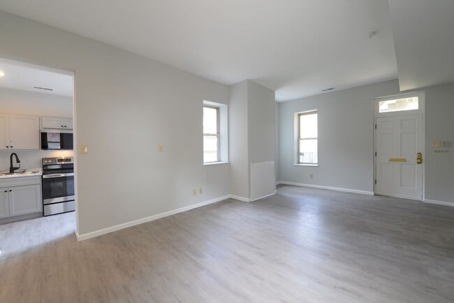 Building Photo - 818-AR Russell Blvd