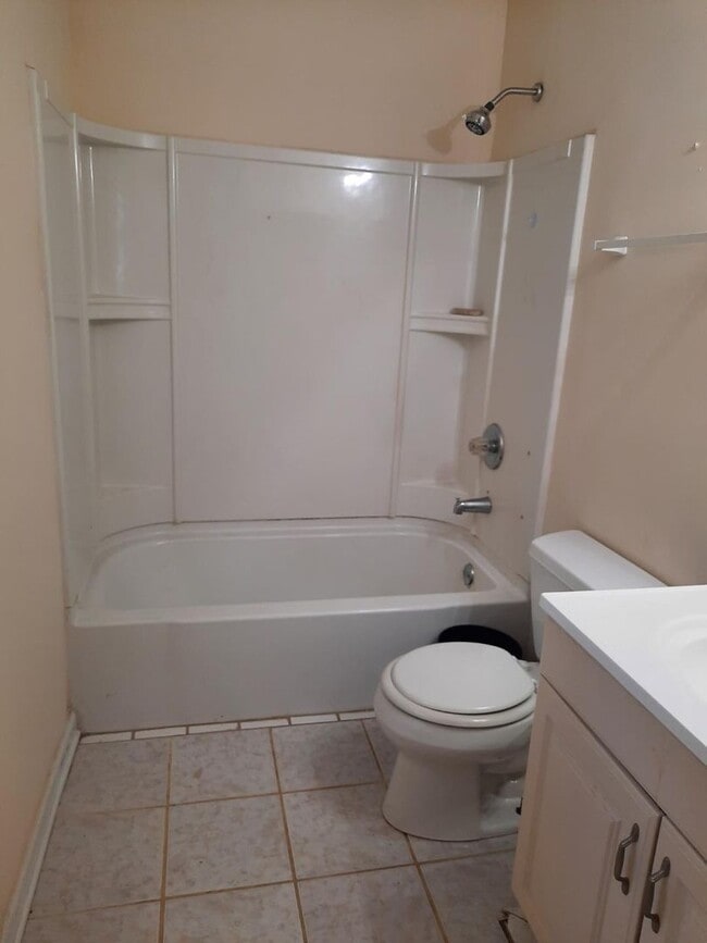 Building Photo - Large 3 Bedroom 2 Bath Ranch with Basement...