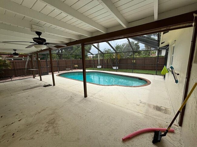 Building Photo - 5370 NW 29th Ct