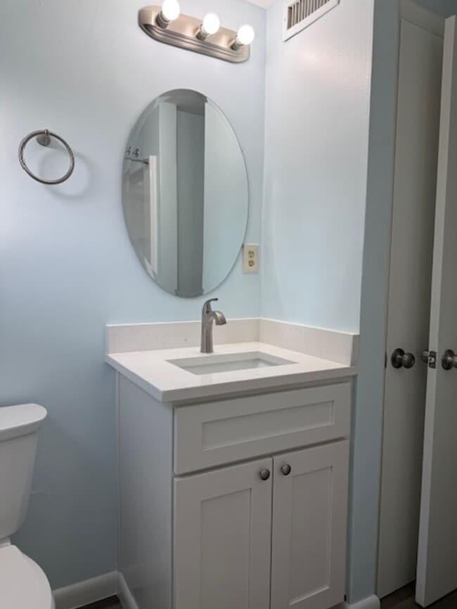 Building Photo - Heart of Surfside East of 17