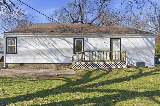 Building Photo - 1420 S Pickwick Ave