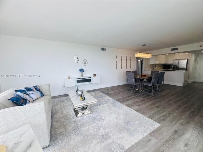 Building Photo - 3625 N Country Club Dr