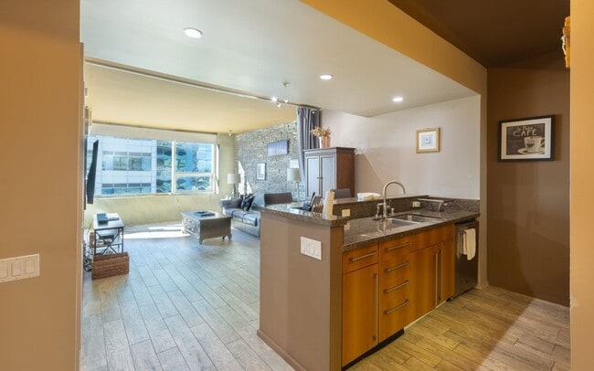 Building Photo - Live Above the Action — 14th-Floor ICON Condo with Petco Park Views