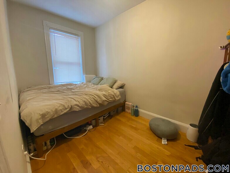 Building Photo - 3 Warwick St