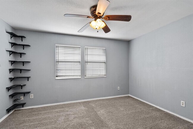 Building Photo - 5501 Spring Meadow Rd