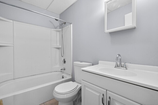 Building Photo - 23 Shirley St