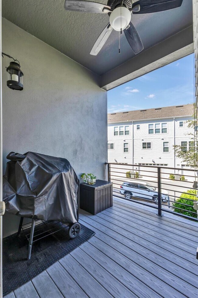 Building Photo - 8443 Karrer Ter