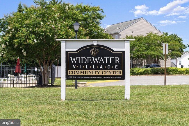Building Photo - 10 Everglades Ln