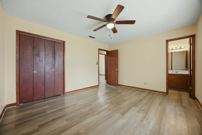 Building Photo - 1701 Rose Garden Ln
